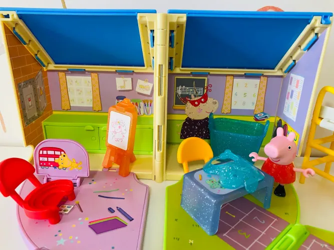 Brinquedo escola Peppa pig 