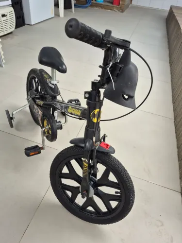 Bicicleta infantil do Batman