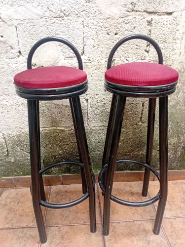 Par de Banquetas Altas para Balcão / Bar - Vermelha e Preta
