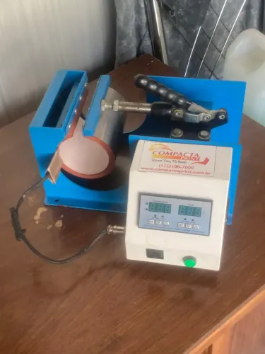 Prensa térmica para canecas