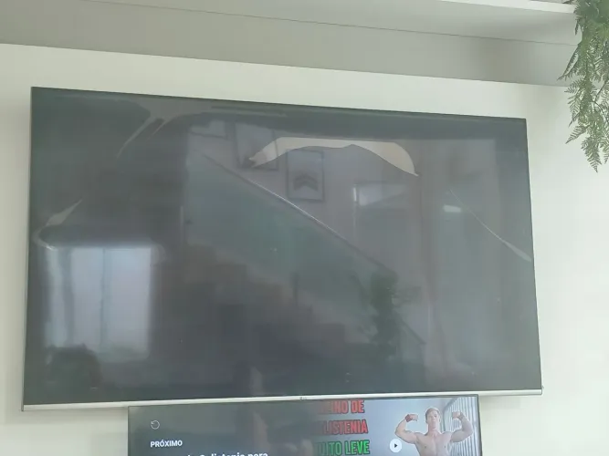 Tv LG 65 retirar peça