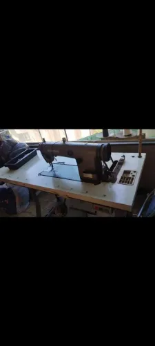 Vendo uma máquina reta e overloque semi industrial 