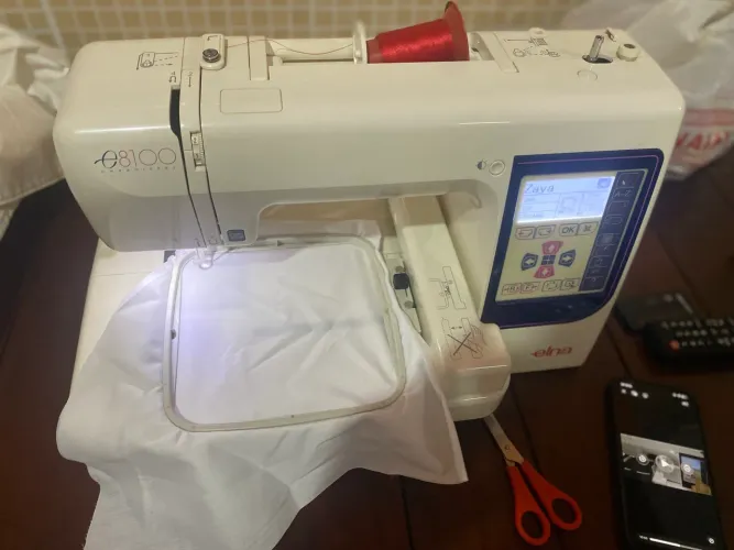 Máquina de Bordado Elna E8100 - Seminova