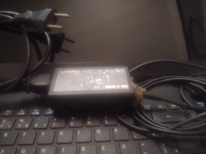 Notebook para peças - tela OK - retirada hoje R$ 350