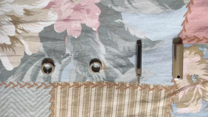 Vendo 2 brincos de pressão e dois pingentes de aço inox