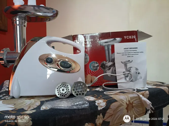 Moedor de carne elétrico. MEAT GRINDER.
