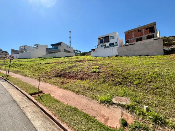 Terreno à VENDA, 323,18m2 - Condomínio Estrela Alta, Juiz de Fora - MG