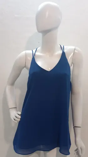 Uma blusa azul de alça usada Tamanho GG