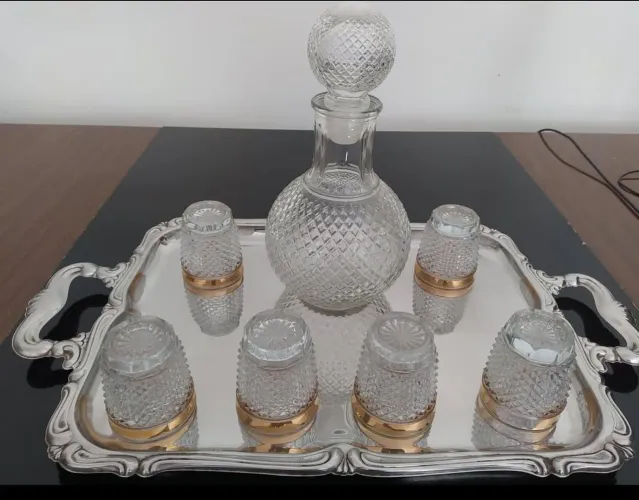 Jogo de Licor com 6 copos e Bandeja