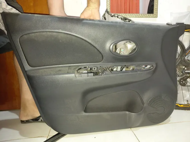 Forro e todos os assessórios da porta dianteira esquerda do nissan march 