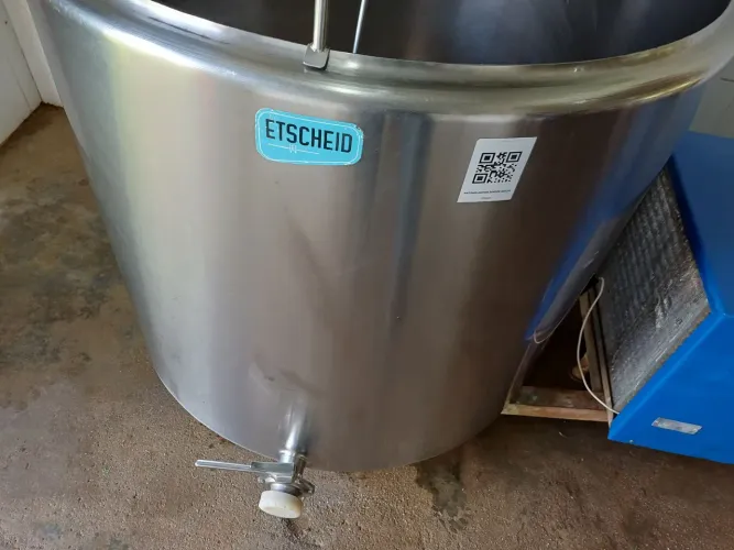Vendo  resfriador de leite  500 litros em ótimo estado watts * 