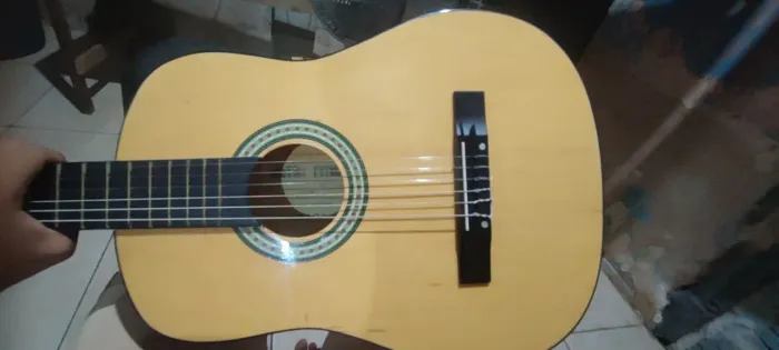 Vendo violão sem uso