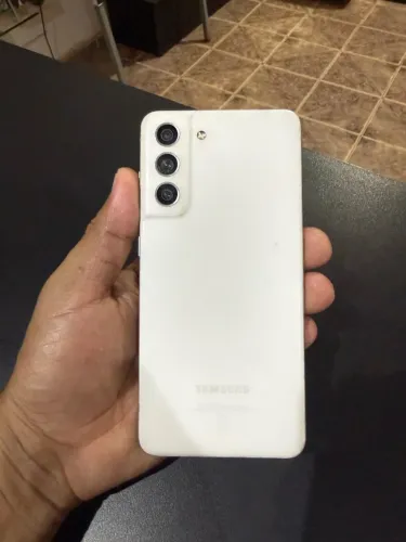 Galaxy S21 FE 5G 256gb 8GB RAM NFC top