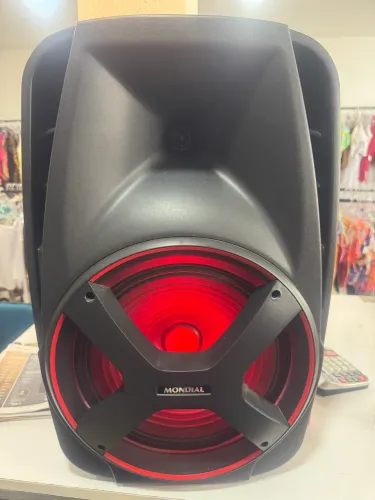 Caixa mundial com microfone