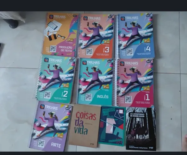 Livro trilhas 7° ano completo 