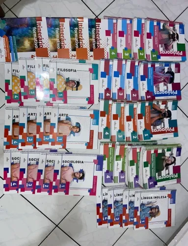 Coleção de livros Pitágoras 1? ano do ensino médio