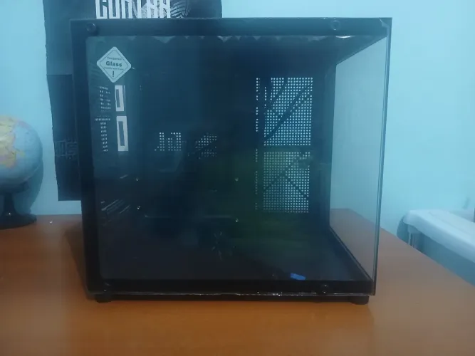 Gabinete gamer Cubo, mini Tower, frontal e lateral em vidro temperado. Nunca usado