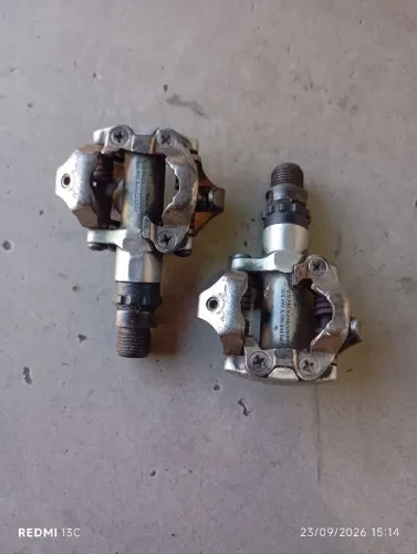 Par de pedal clip Shimano m520 revisados e um par welgo