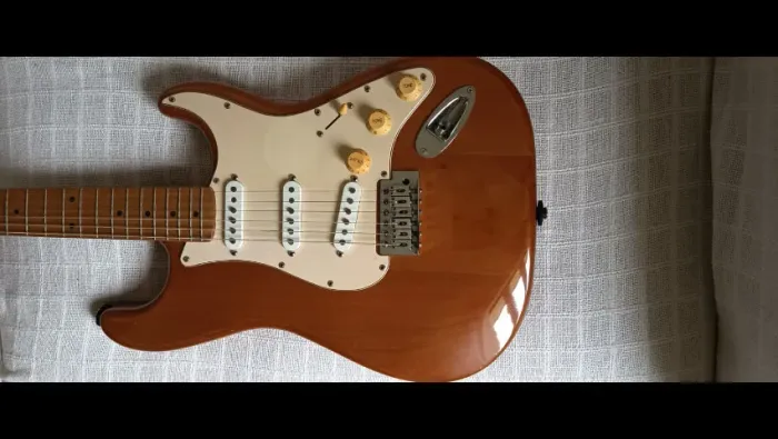 Guitarra squier strat com captadores fender tex mex, blindada, e regulada por luthier
