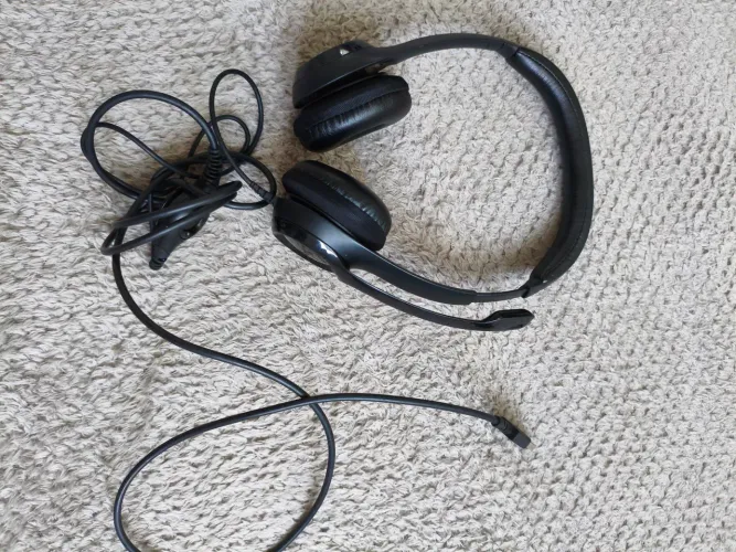 Headset com Microfone - Logitech