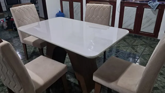 Mesa de vidro 4 cadeiras 