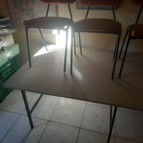 Mesa com 4 cadeiras