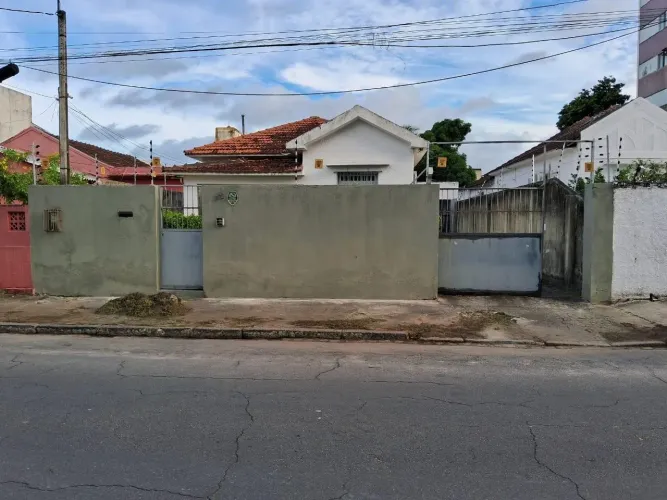 CASA EM CAMPO GRANDE - Espetacular Casa à Venda em Campo Grande, Recife-PE: 4 Quartos, 5 V