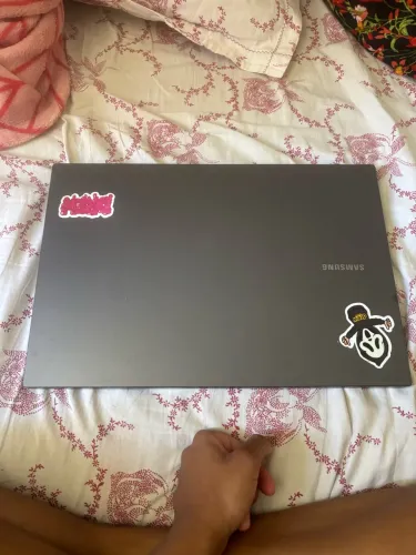 VENDO NOTEBOOK SAMSUNG BOOK4 I3 ? COM DEFEITO NA TELA