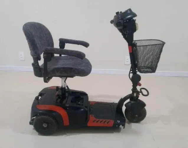 Vendo ou troco scooter elétrica pequena