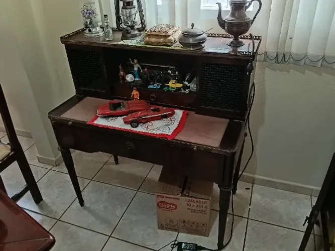 Escrivaninha antiga