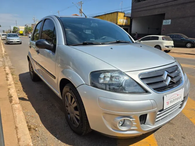 Citroen C3 GLX 1.4/ GLX Sonora 1.4 Flex 8V 5P 2011