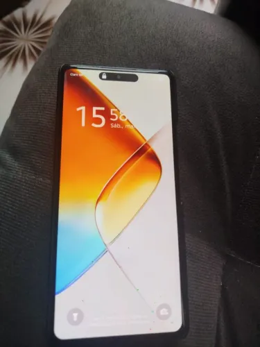 infinix note 40 5g  ele não tá trincado esse detalhe é película ele é novo dias de