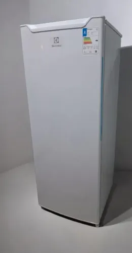 Geladeira Electrolux nova vai fazer 1 mês Vou viajar  infelizmente  vou te que  vender ela