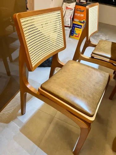 Vendo cadeiras de madeira maciça