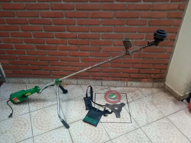 Roçadeira Trapp 1000w 220v Usada Funcionando