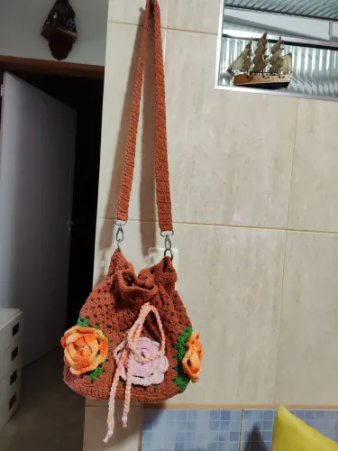Balsa de crochê artesanal feito a mão.