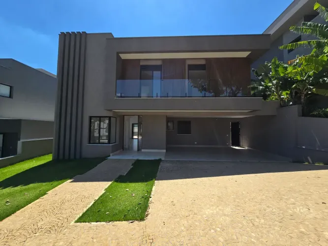 Linda casa, moderna para venda no condomínio Gênesis II em Santana de Parnaiba - SP