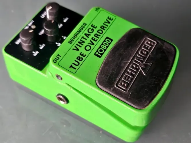 Pedal Behringer Vintage Tube Overdrive TO800 - Clone do Tube Screamer