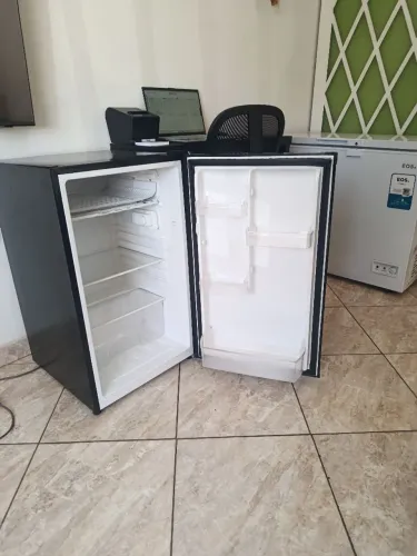 Frigobar geladeira menos 2 anos uso