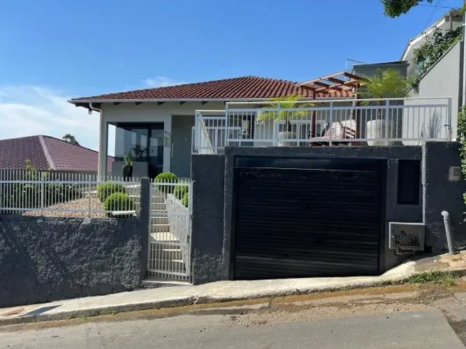 CASA COM PISCINA, BAIRRO LARANJEIRAS, RIO DO SUL - SC