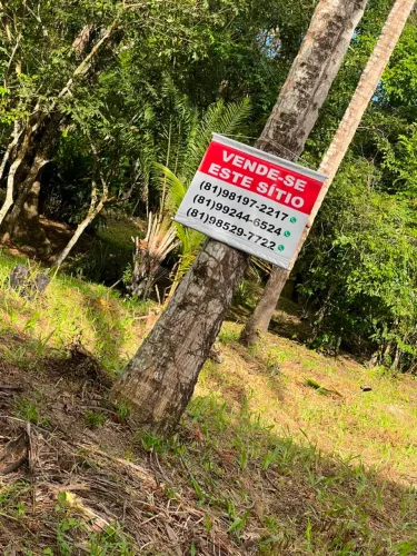 Vende-se este sítio