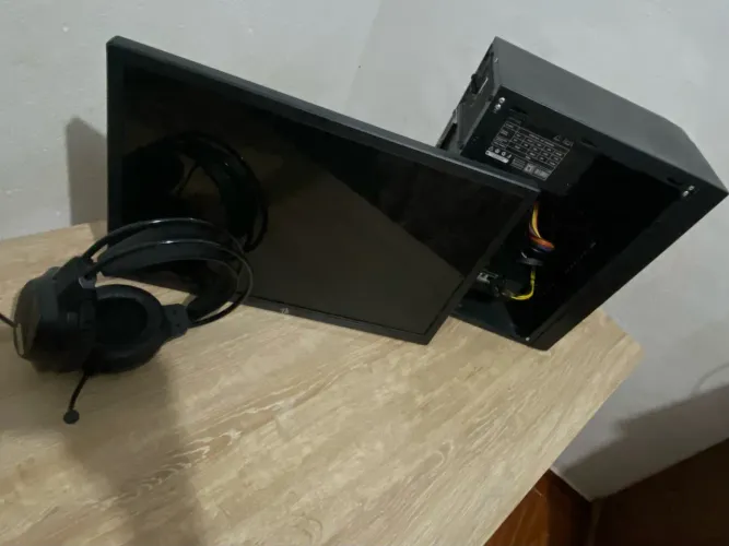 Pc gamer Ryzen 5 5500, rx 580, mais monitor e mesa