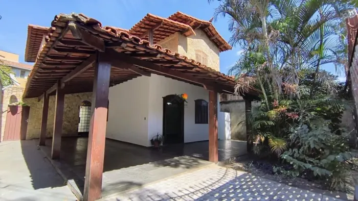 Casa Sinimbu com 5 quartos, 2 suítes, 3 vagas