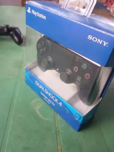 Controle PS4 original na caixa vendo ou troco em algo do meu interesse
