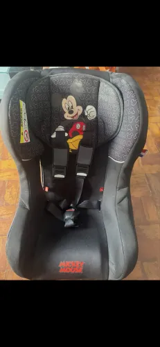 Cadeira de segurança para carro do Mickey suporta até 27kg