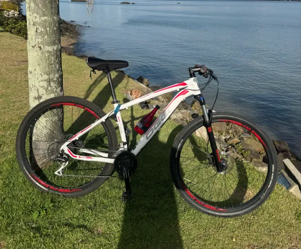 Bike Oggi Big Wheel 7.1 toda shimano 24 velocidades freios hidráulicos
