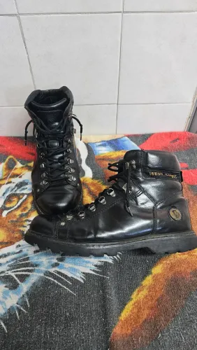 Bota West Coast toda em couro, usada, em bom estado, tamanho 44