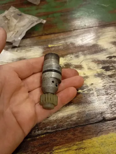 Pinhão de velocímetro de H100 Hyundai 18 dentes ok.