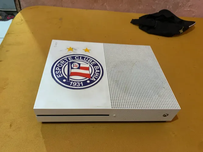 Xbox one S com mais de 80 jogos