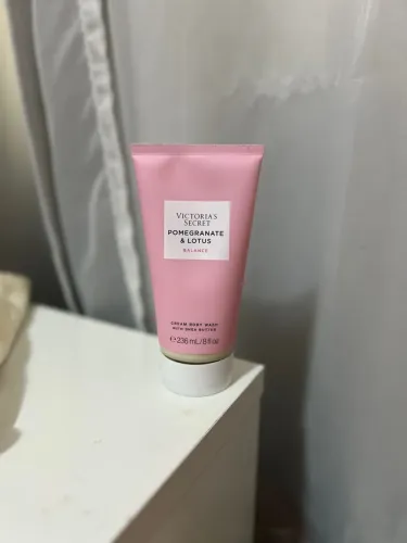 2 cremes Victoria Secret